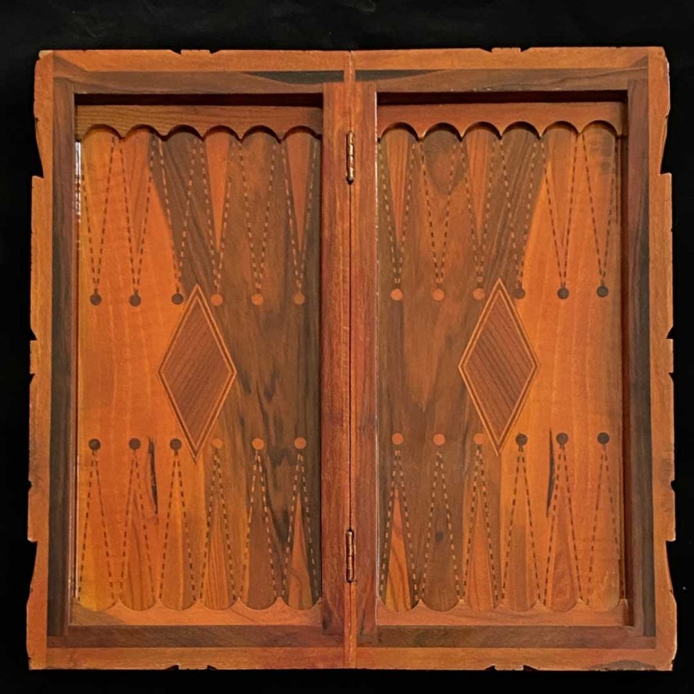 تخته گردو لب کنده کاری شده